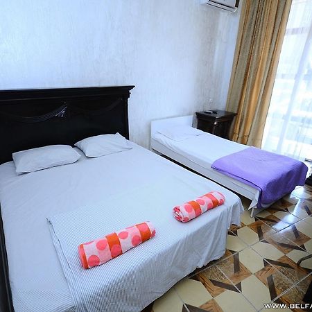 Hotel Belfast Batumi Esterno foto